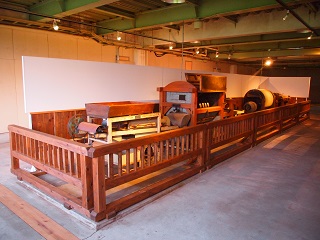 2階歴史パネル＆ミニ製茶機械展示室②-sss